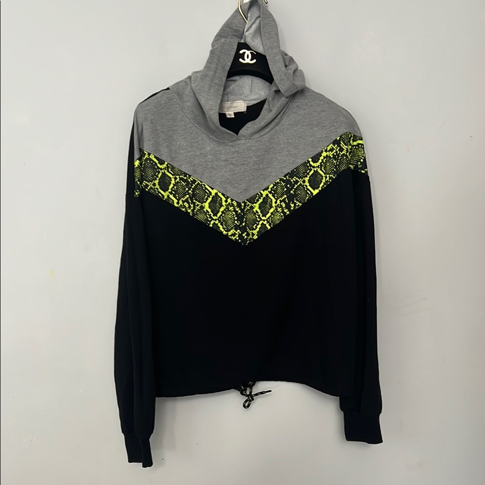 Chic Black and Gray Color-Block Sweater with Chevron Accent